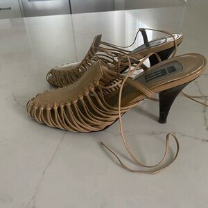 Cream color. Lace around ankle.